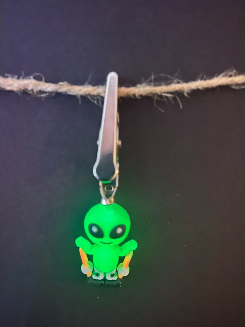 Glow in Dark Alien Roach Clip